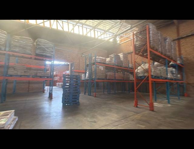 665M² WAREHOUSE TO LET IN MEADOWDALE